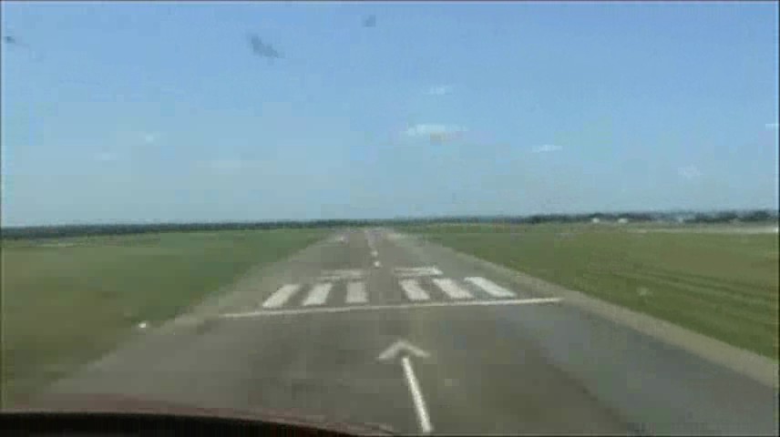 Atterrissage Laval DR400.