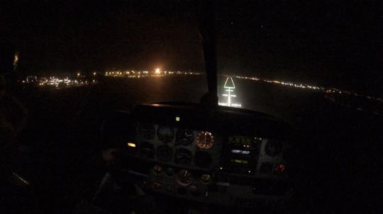 Atterrissage de nuit à Saint Nazaire en DR400-120.