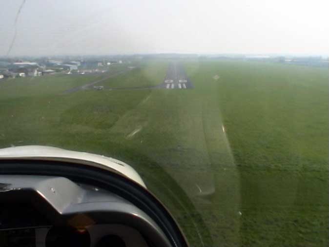 Atterrissage à Lognes Emerainville DR400.
